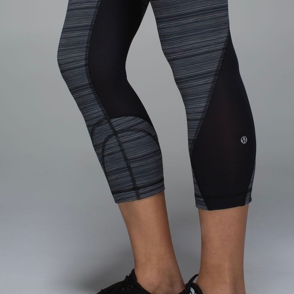 Lululemon‎ Run: Inspire Crop II Leggings (Mesh), Cyber Stripe Deep Coal Black - Picture 3 of 8
